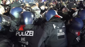 Berlin: Aggressive Stimmung und Rangeleien bei verbotener propalästinensischer Demo