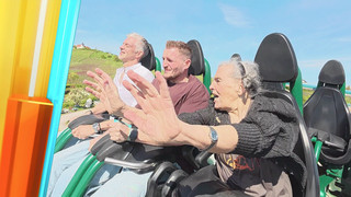 Die Achterbahn-Oma: Ursel Dees mag es rasant