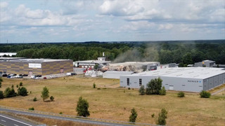 Großbrand in Oranienburg: Produktionshalle stürzt ein