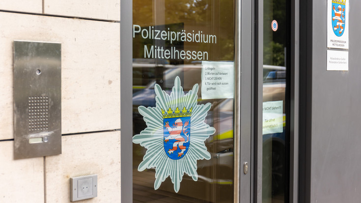 Brand gesehen, Prügler gestoppt: Polizei lobt mutige Bürger