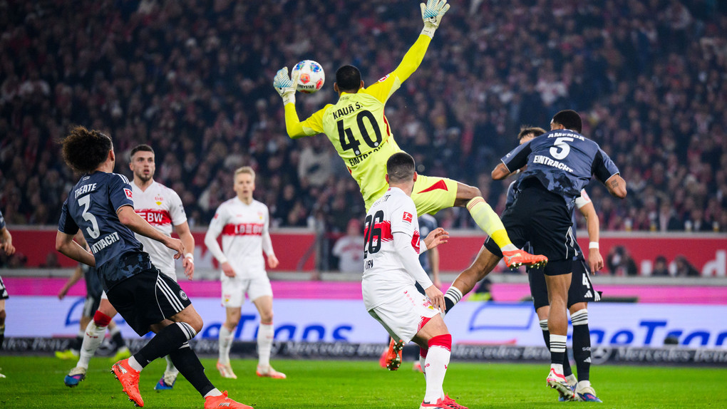 Wildes Auf und Ab: Eintracht verliert noch in Stuttgart 2:3