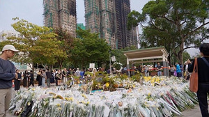 Hunderte trauern in Hongkong vor den Wahlen um Brandopfer des tödlichsten Feuers