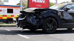 Crash auf der Mainstraße mit 8.000 Euro Schaden