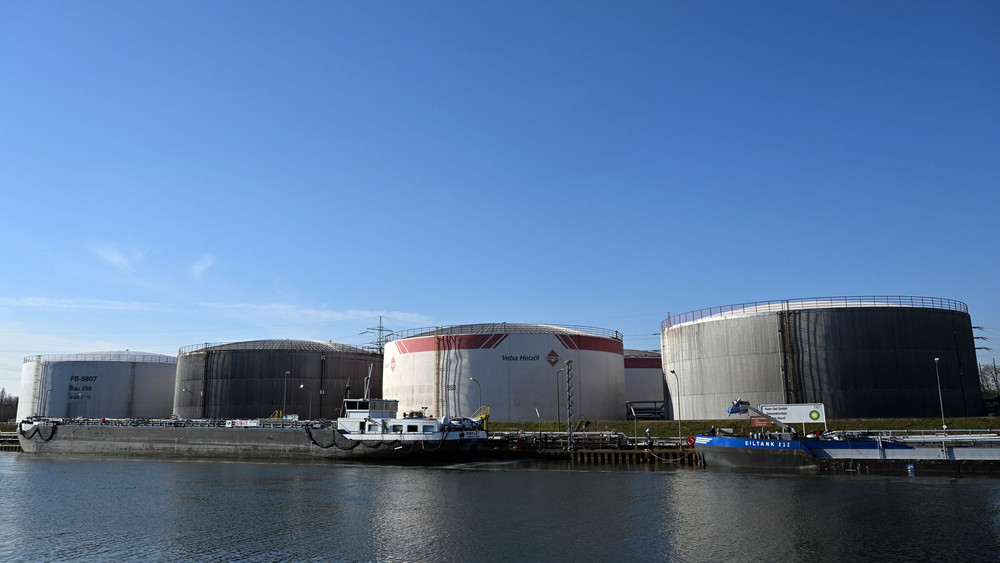 Öltanks am Rhein-Herne-Kanal
