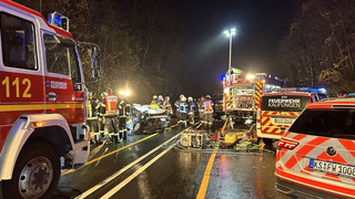 Unfall mit fünf Autos bei Kaufungen: Drei Menschen schwer verletzt