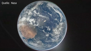 Auf dem Weg zum Mond: Astronauten sehen die Erde nur noch als blauen Punkt