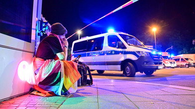 Berlin CSD Auto rast in Menschenmenge
