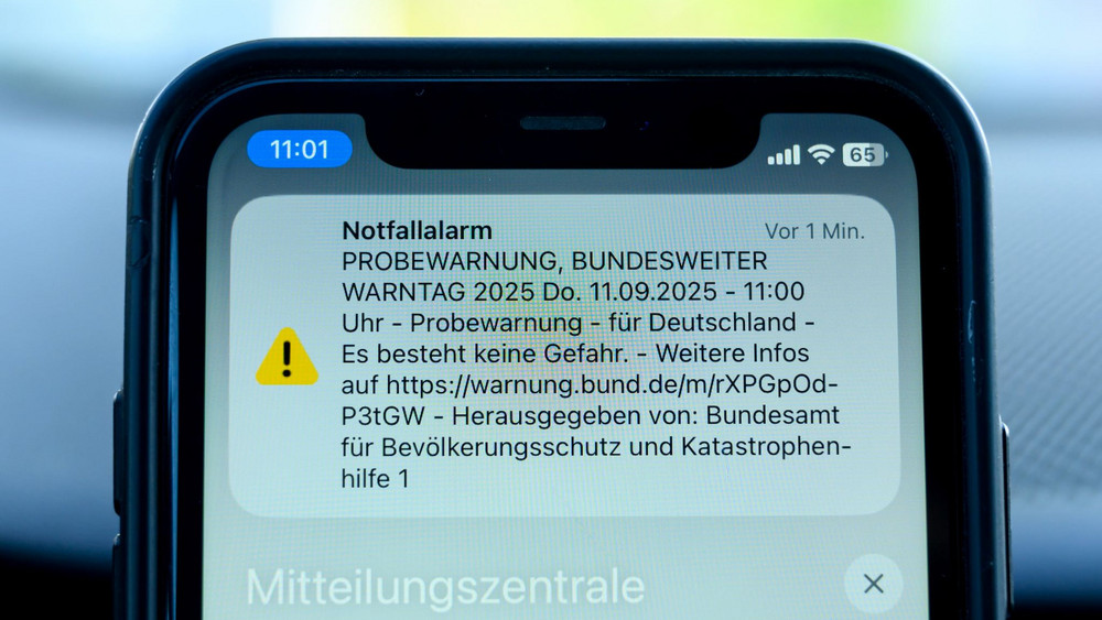 Per Cell Broadcast oder Warn-App ploppten heute bundesweit Testwarnungen auf Handys auf.