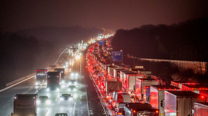 ADAC: So lange standen Hessens Autofahrer 2025 im Stau