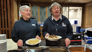 Mittagessen für hilfsbedürftige Menschen: Aktion in Frankfurter Kirche