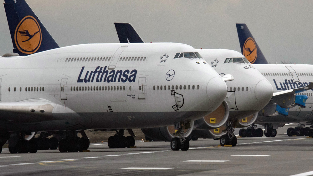 Im Nahen Osten droht weiter eine militärische Eskalation. Der Lufthansa-Konzern streicht daher weitere Flüge in die Krisenregion. 