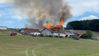Mehrere Rinder tot: Scheune in Dipperz abgebrannt
