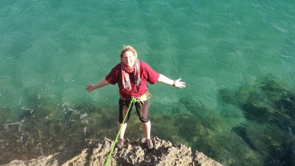 Larissa Schatz freut sich sehr, ihre Fotos aus dem Frankreichfotos wiederzubekommen.