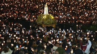 Lichtermeer: Tausende Pilger feiern Jahrestag in Fátima