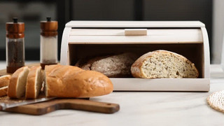 Länger frisch und knusprig: So lagert man Brot richtig
