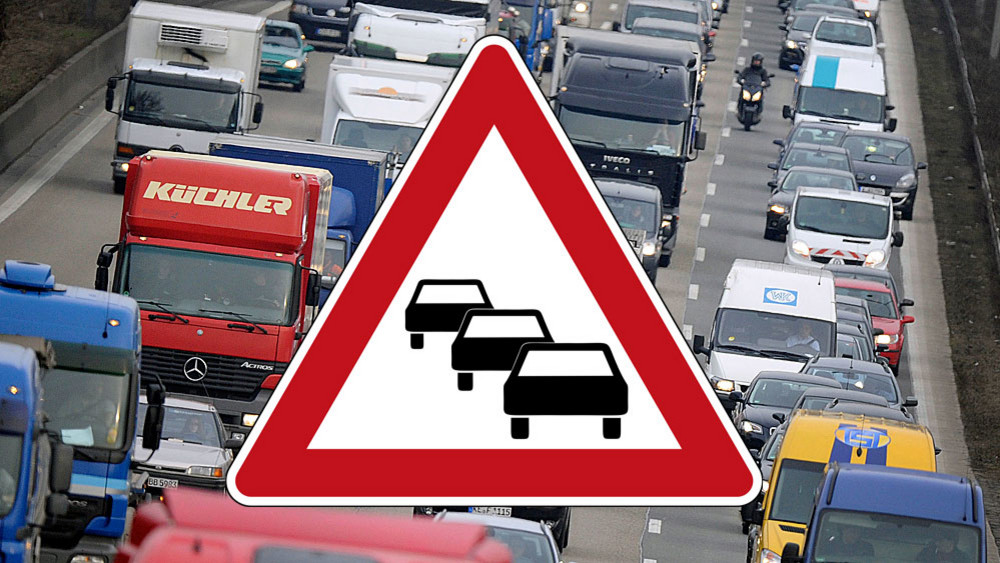 Da die A60 in Richtung Darmstadt zeitweise nur auf einer Spur befahren werden konnte, bildete sich den Angaben zufolge ein Stau von rund zehn Kilometern Länge (Symbolbild).