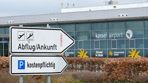 Kritik am Kassel Airport: Klimaaktivisten protestieren in Innenstadt