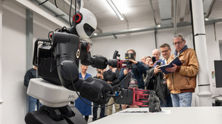 TU Darmstadt forscht an modernstem humanoiden Roboter "HAINER"