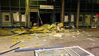 Geldautomat in Taunusstein im Rathaus gesprengt