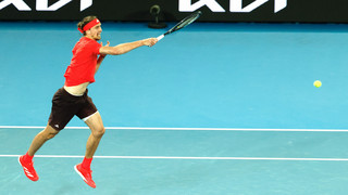 Australian Open im Tennis: Zverev im Halbfinale gegen Djokovic