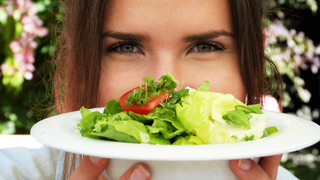 Fasten: Mit diesen 10 Tipps besiegst du das Hungergefühl