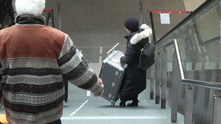 Treppen steigen und Koffer tragen: Längerer Rolltreppen-Ausfall am Berliner Hauptbahnhof