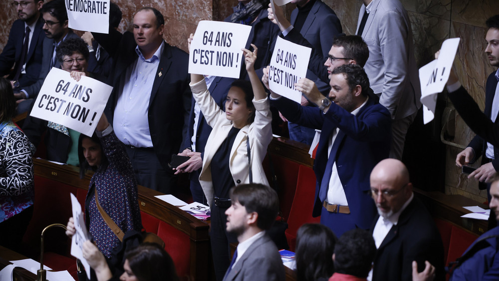 Parlament Frankreich Protest gegen Rentenreform 