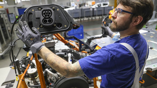 Industrie in Deutschland erhält wieder mehr Aufträge