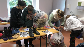 "Textil Race" in Bad Hersfeld: Schulen sammeln Altkleider für Ausflug