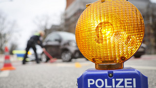 Unfall in Taunusstein-Hahn: 81-Jährige im Auto übersieht Fußgängerin