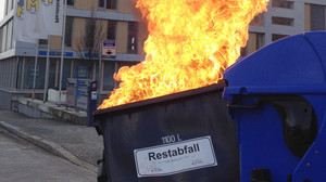 Wiesbaden: Brandserie von Mülltonnen an zehn Orten