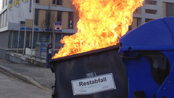 Wiesbaden: Brandserie von Mülltonnen an zehn Orten
