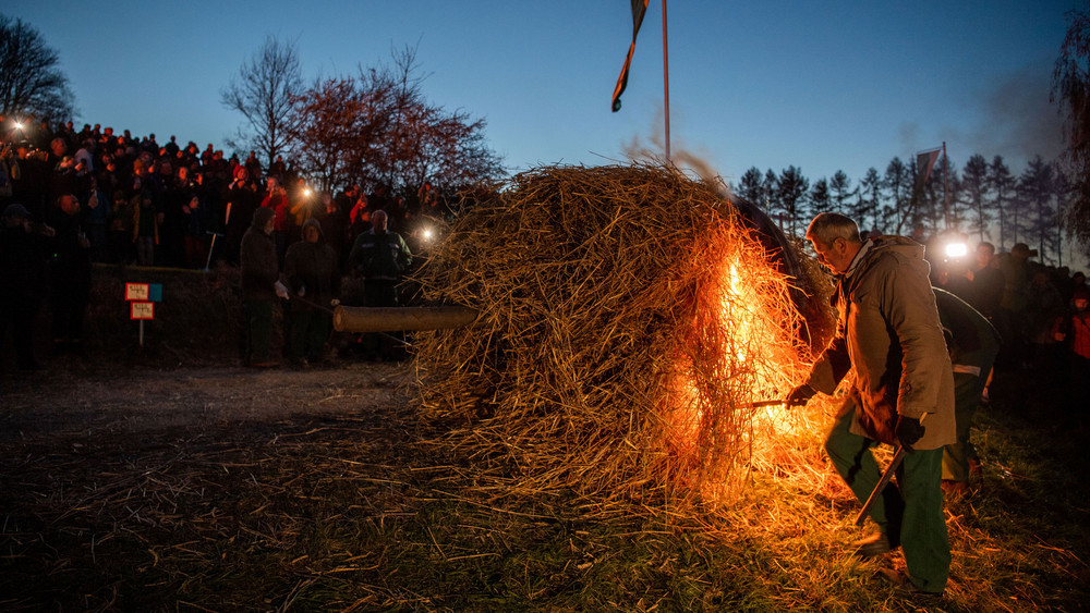 Ostertraditionen Erklärt: Warum Bringt Der Hase Bunte Eier?