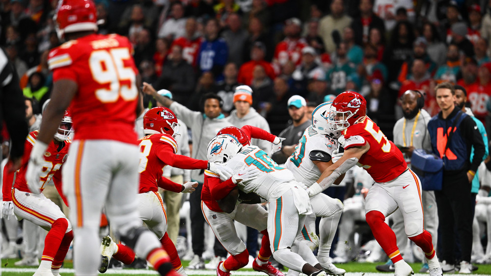 Die Chiefs haben sich beim 1. NFL-Spiel in Frankfurt gegen die Dophins durchgesetzt.