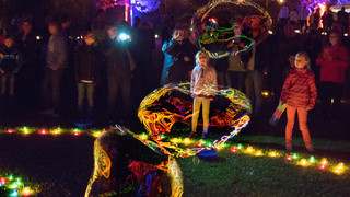 Schlosspark wird zu Lichtermeer: Lichterfest in Laubach