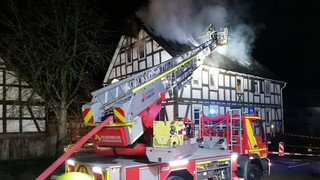 Brand auf Bio-Bauernhof in Lohra-Damm - Dach des Wohnhauses stürzt ein