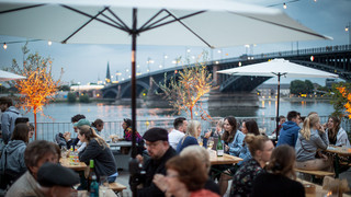 Mainz lockt mit Mantelsonntag und Burgundermarkt