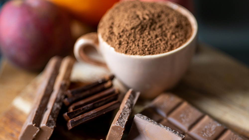 In der "Schokoladenwerkstatt" lernen die Kinder nicht nur, wie Kakao angebaut und daraus Schokolade gemacht wird, sie stellen auch selbst welche her. (Symbolbild)