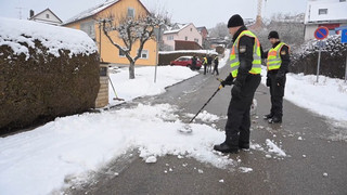 Schüsse auf SEK: Spurensicherung sucht mit Metalldetektoren