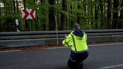 Tragischer Motorradunfall: Fahrer (22) aus Frankfurt stirbt noch an Unfallstelle
