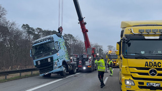 A60 bei Rüsselsheim vollgesperrt: Betrunkener Lkw-Fahrer baut Unfall