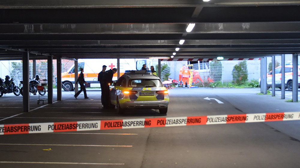 Heidelberg Parkhaus Polizei Motorradfahrer Absturz schwer verletzt