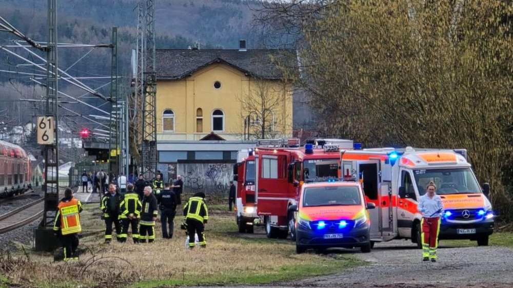 Am 15. Februar 2024 wurde ein 14-Jähriger in der Nähe des Salmünsterer Bahnhofes durch die Kollision mit einem Auto schwer verletzt. Jetzt ermitteln Staatsanwaltschaft und Kriminalpolizei wegen des Verdachts eines versuchten Tötungsdelikts.