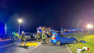 Frau wollte auf B254 wenden: Schwerer Unfall bei Großenlüder