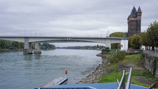 Angler entdeckt teils versunkenen Transporter im Rhein in Worms