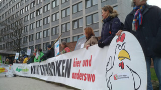 Mahnwache am RP gegen Legehennenstall in Twistetal