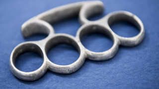 Jugendlicher nachts mit Schlagring am Forsthaus Gravenbruch unterwegs