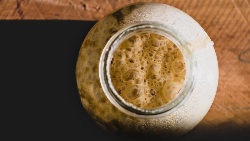 Sauerteig im Glas