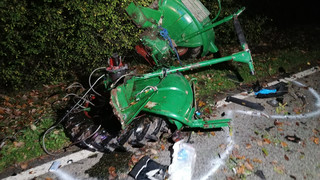 Betrunken am Steuer? Autofahrer kracht bei Langgöns in einen Traktor