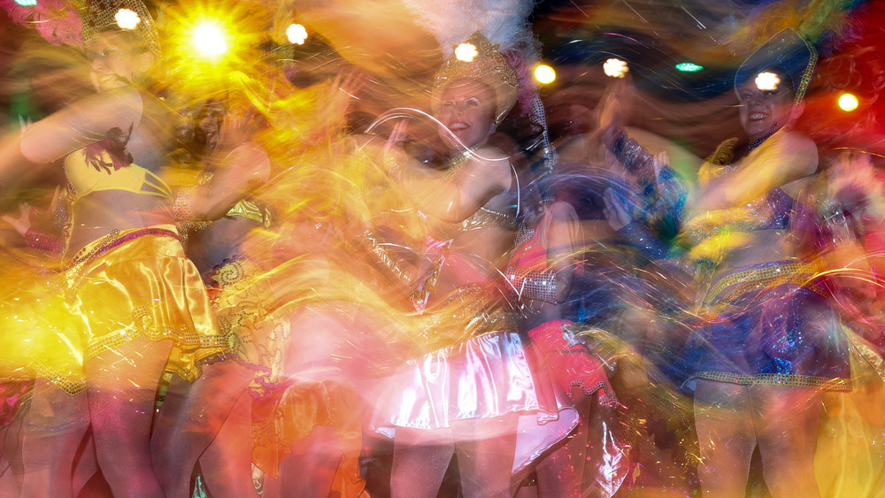 In Künzell-Bachrain zieht am Freitag der Nachtumzug durch die Straßen (Symbolbild). 